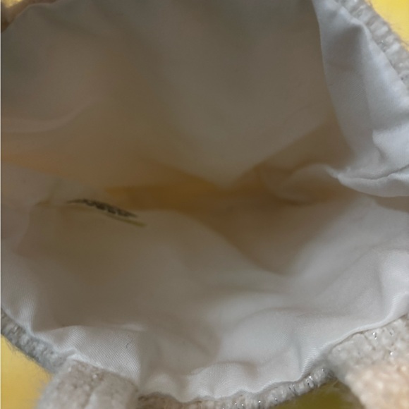 CHANEL Cream Wool Tote with Gold Logo - Picture 4 of 6